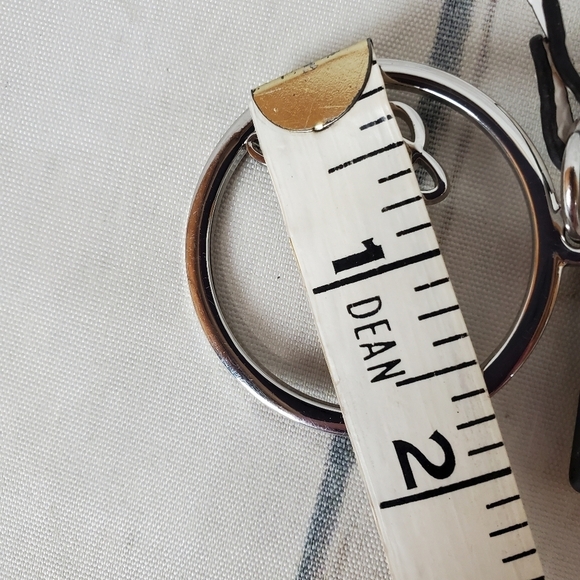 Guess White Micro Mini Change Purse Faux Reptile  Round Silver Metal Logo - Picture 10 of 10